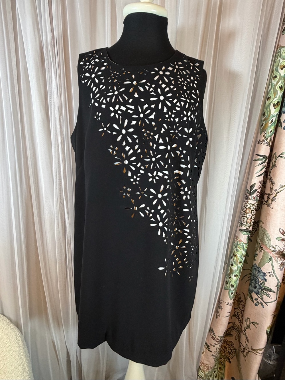 Calvin Klein Black Sleeveless Laser-Cut Floral Shift Dress